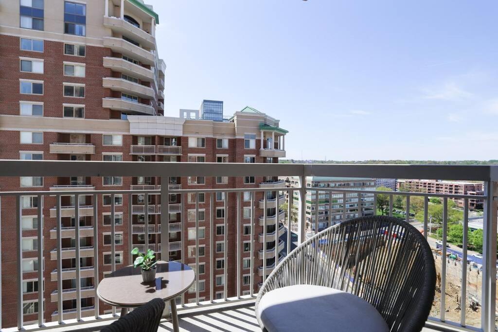 Bright Apartment Walk To Ballston Metro Arlington Exterior foto