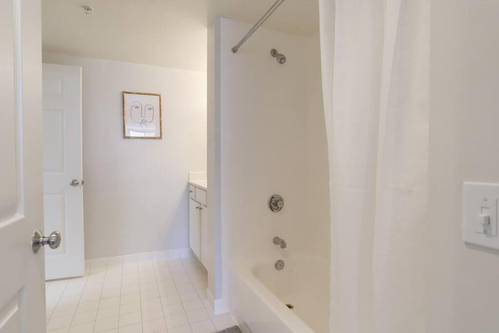 Bright Apartment Walk To Ballston Metro Arlington Exterior foto